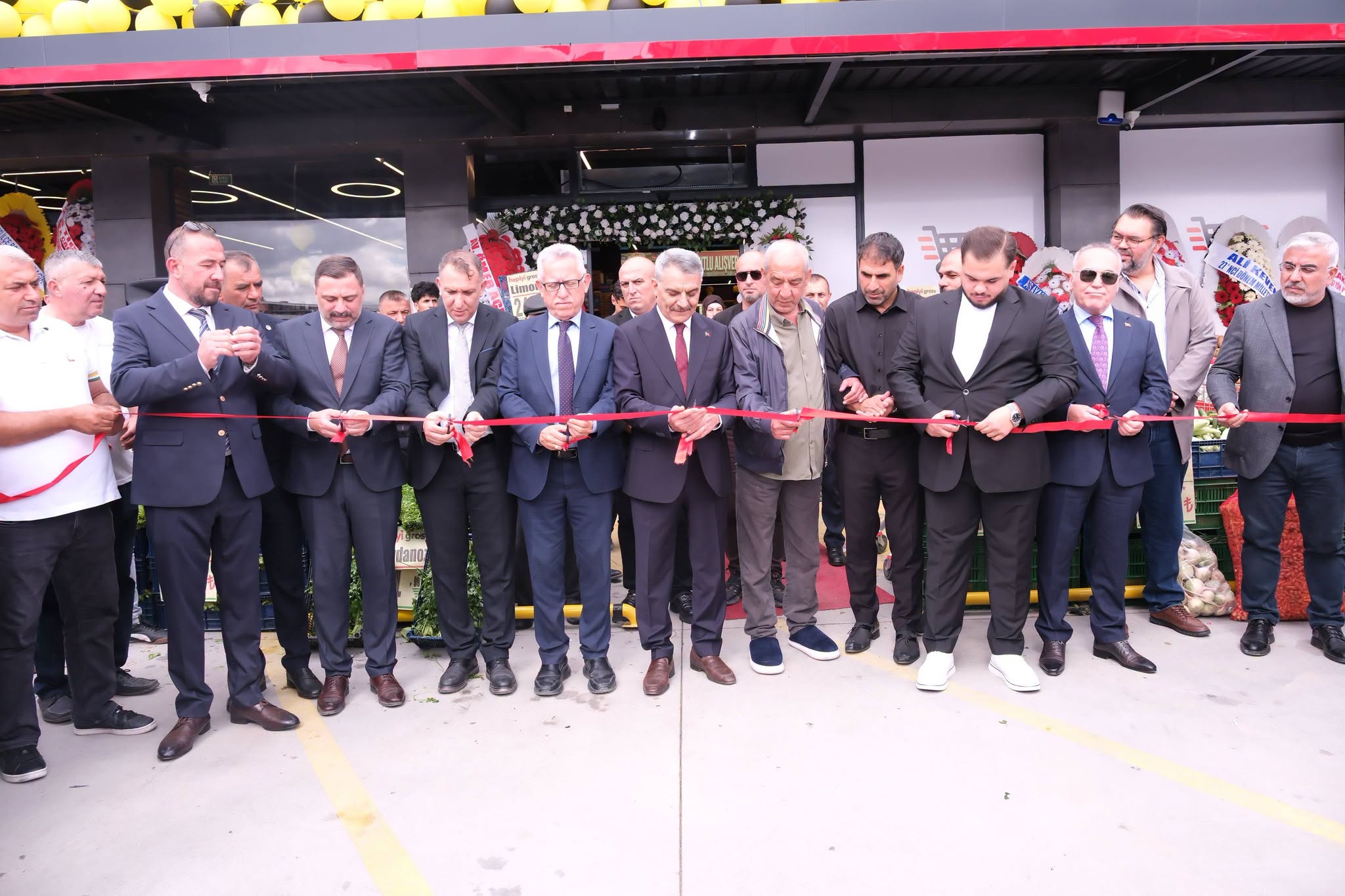 'HEPİYİ GROSS MARKET' AÇILIŞININ İLK GÜNÜNDE MÜŞTERİ AKININA UĞRADI