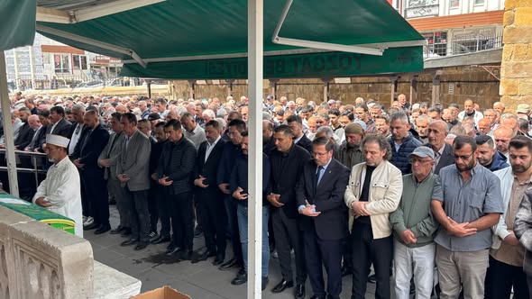 YOZGAT’IN SEVİLEN EŞRAFLARINDAN OSMAN FİLİK EBEDİ YOLCULUĞUNA UĞURLANDI