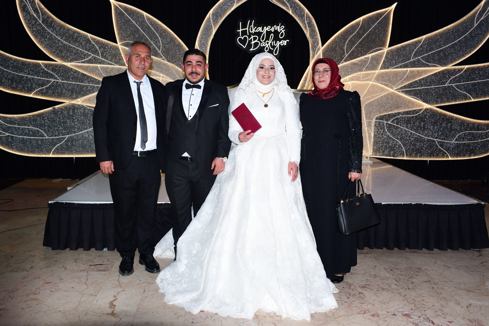 DERYA VE SITTIK ÇİFTİNİN MUTLU GECESİ