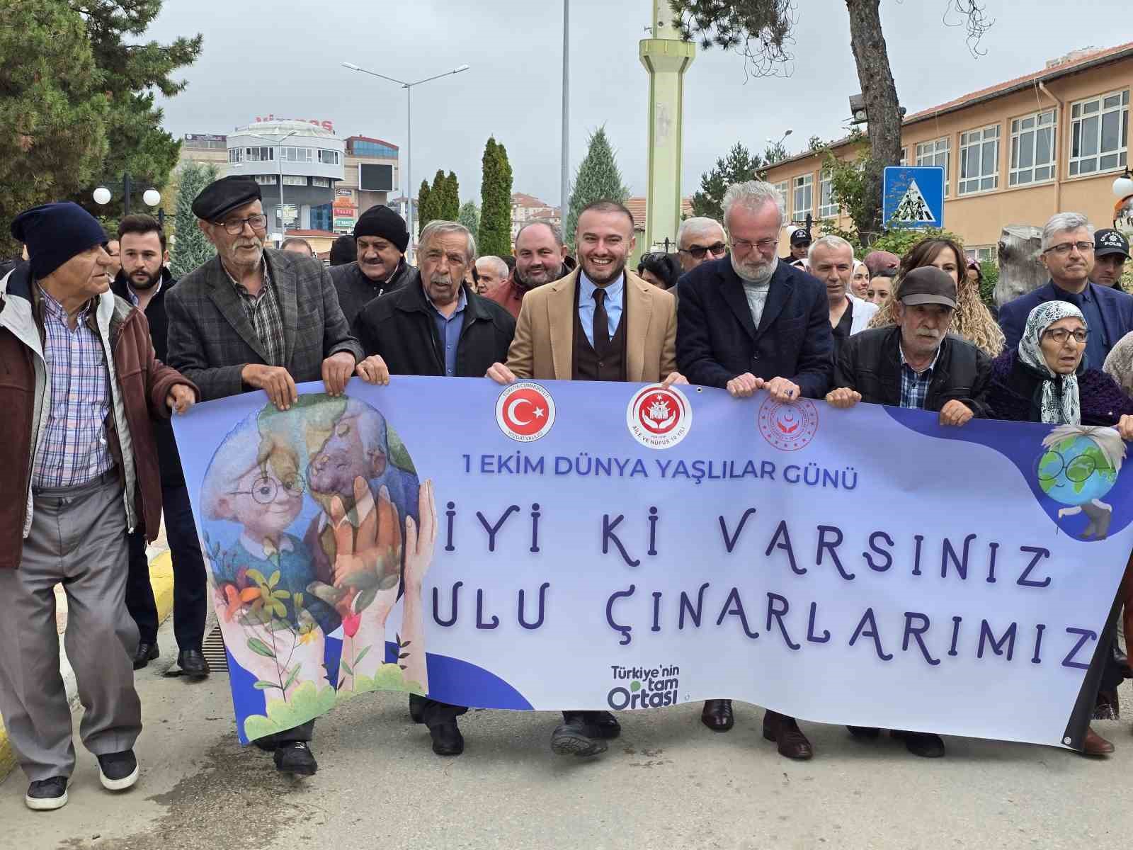 YOZGAT’IN ULU ÇINARLARI 1 EKİM DÜNYA YAŞLILAR GÜNÜNDE OMUZ OMUZA YÜRÜDÜ