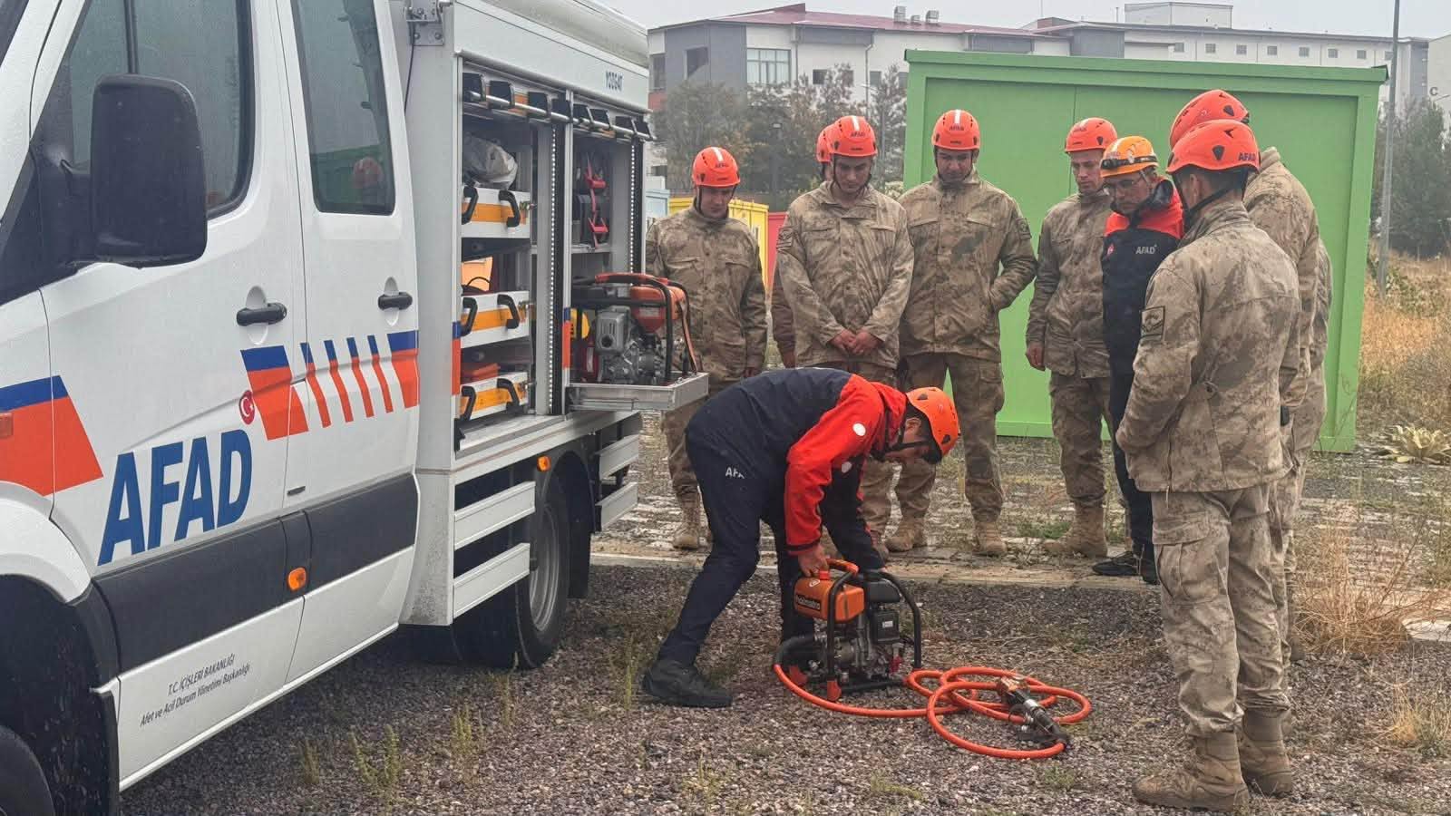 AFAD’TAN JANDARMA PERSONELİNE ENKAZDA ARAMA-KURTARMA EĞİTİMİ