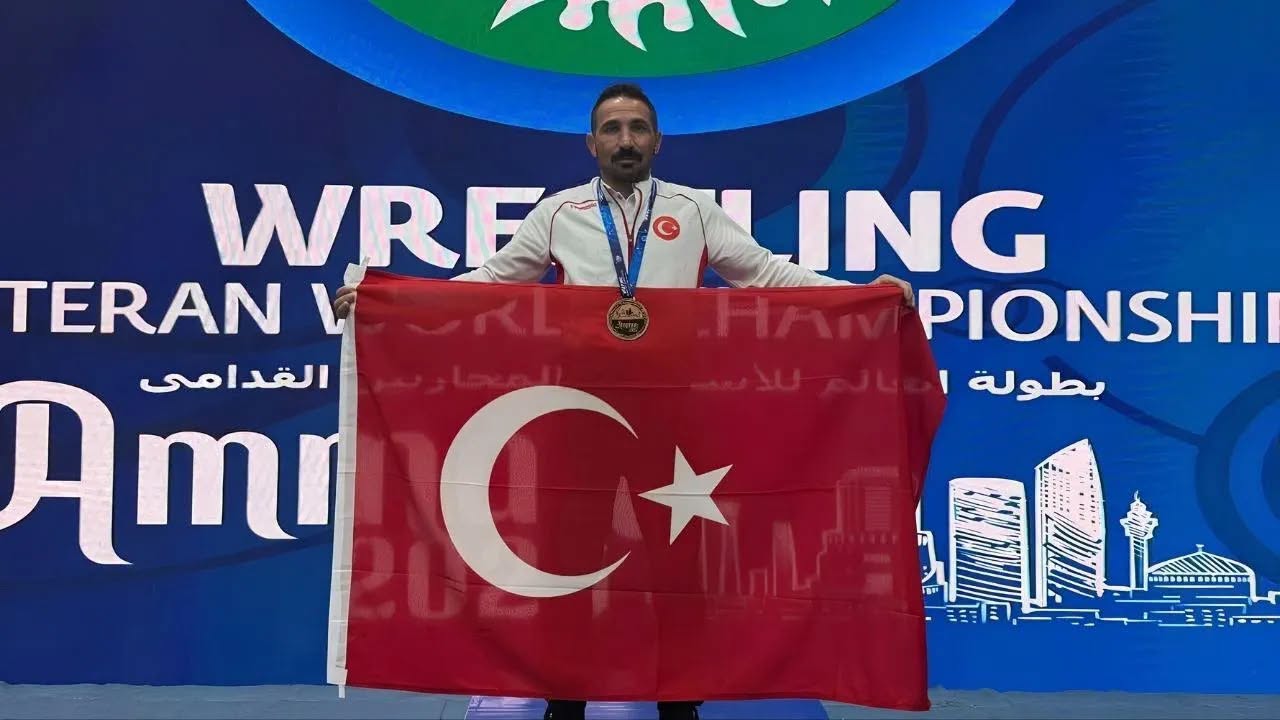 YOZGATLI VETERAN GÜREŞCİ ÇAMLIBEL DÜNYA ÜÇÜNCÜLÜĞÜNÜ KAZANDI