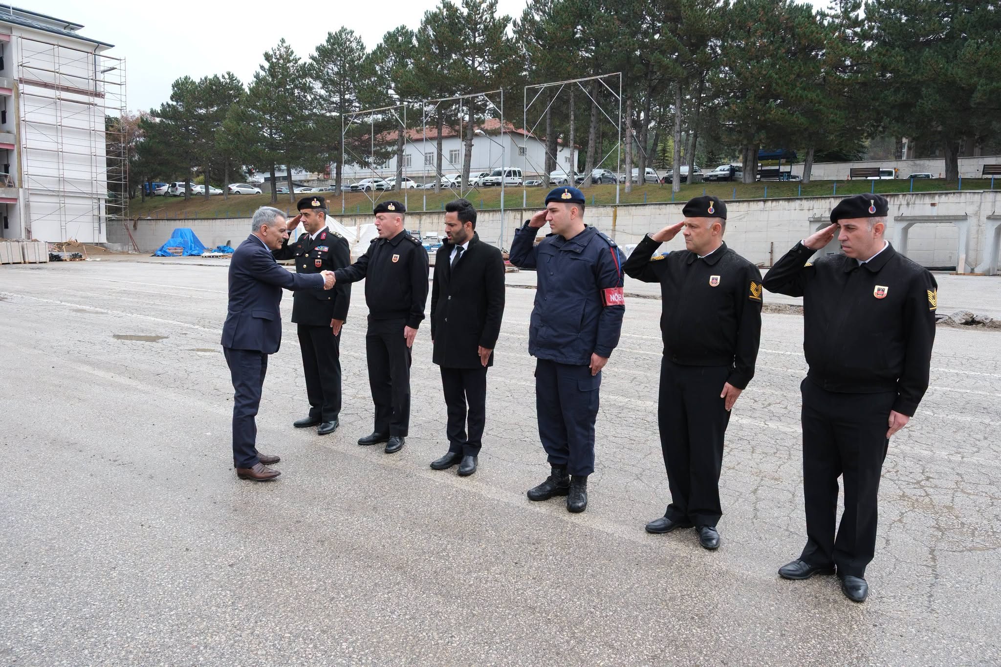 VALİ ÖZKAN’DAN JANDARMA VE EMNİYET MÜDÜRLÜĞÜ ZİYARETLERİ