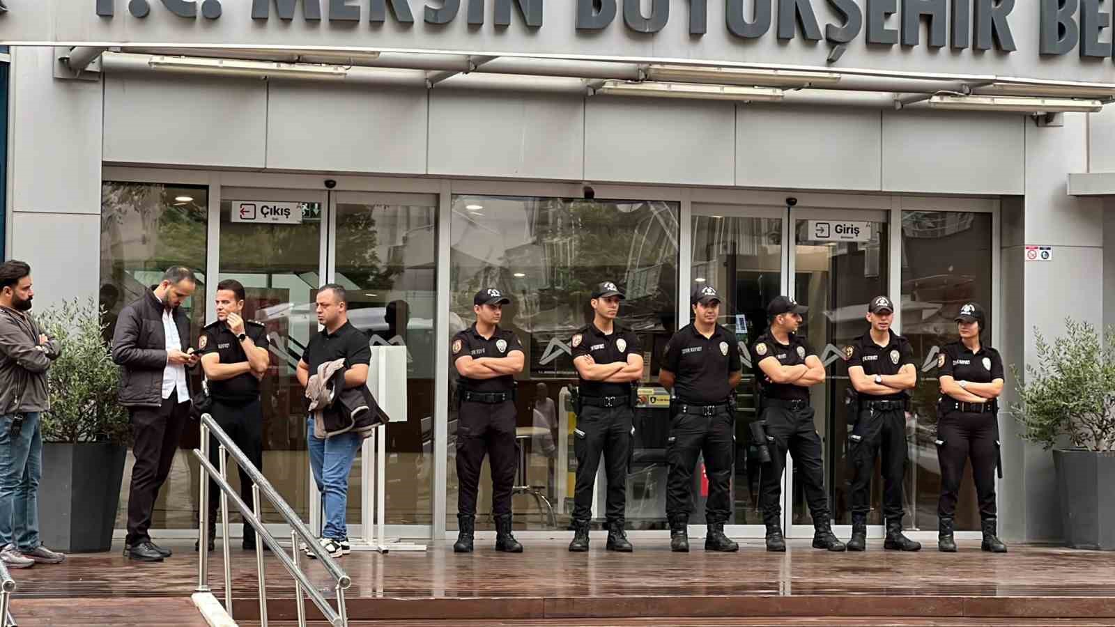 MERSİN BÜYÜKŞEHİR BELEDİYESİ’NE OPERASYON: BAŞKAN SEÇER DAHİL 59 GÖZALTI