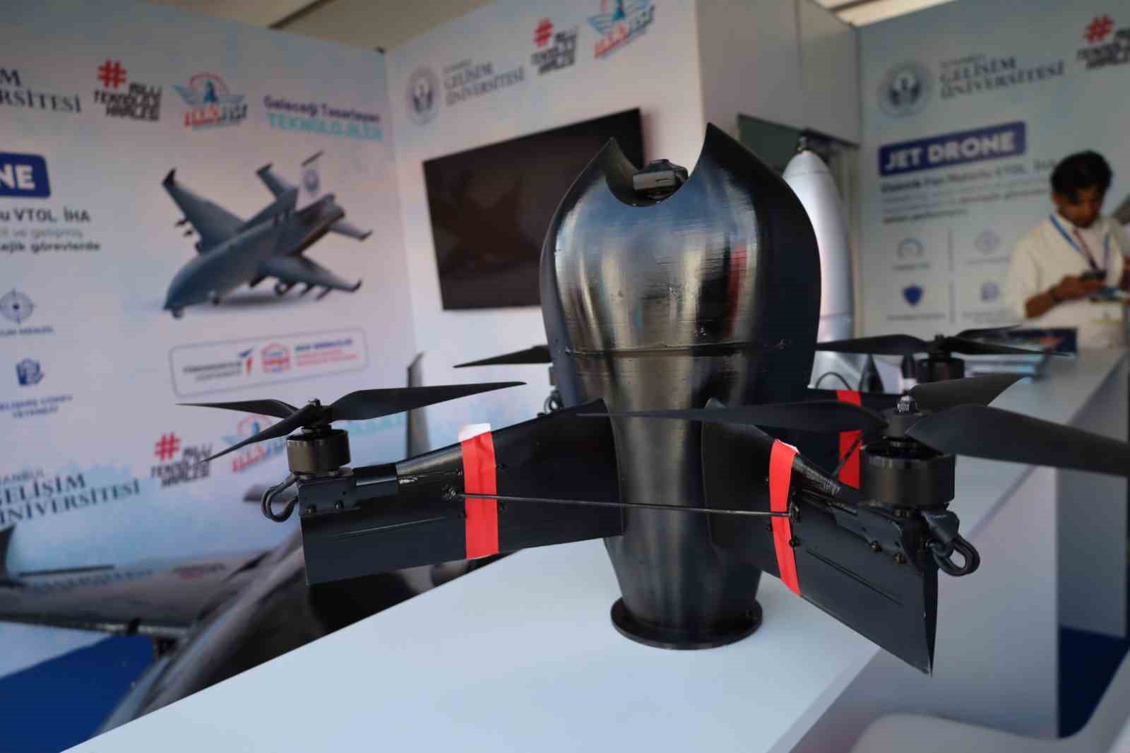 İGÜ TEKNOFEST’E JET DRON PROJESİ VE ELEKTRİK FAN MOTORLU VTOL İHA İLE KATILARAK DİKKATLERİ ÜZERİNE ÇEKTİ