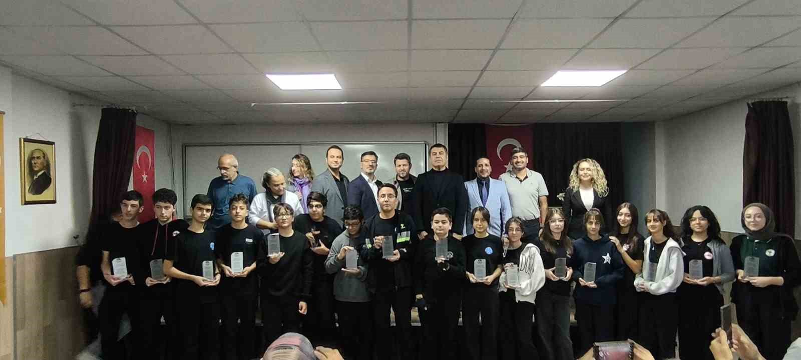 LGS’DE BAŞARI GÖSTEREN ÖĞRENCİLER ÖDÜLLENDİRİLDİ