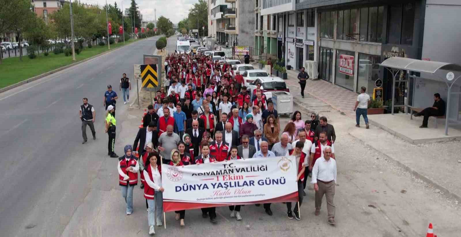 ADIYAMAN’DA DÜNYA YAŞLILAR GÜNÜ DOLAYISIYLA KORTEJ YÜRÜYÜŞÜ