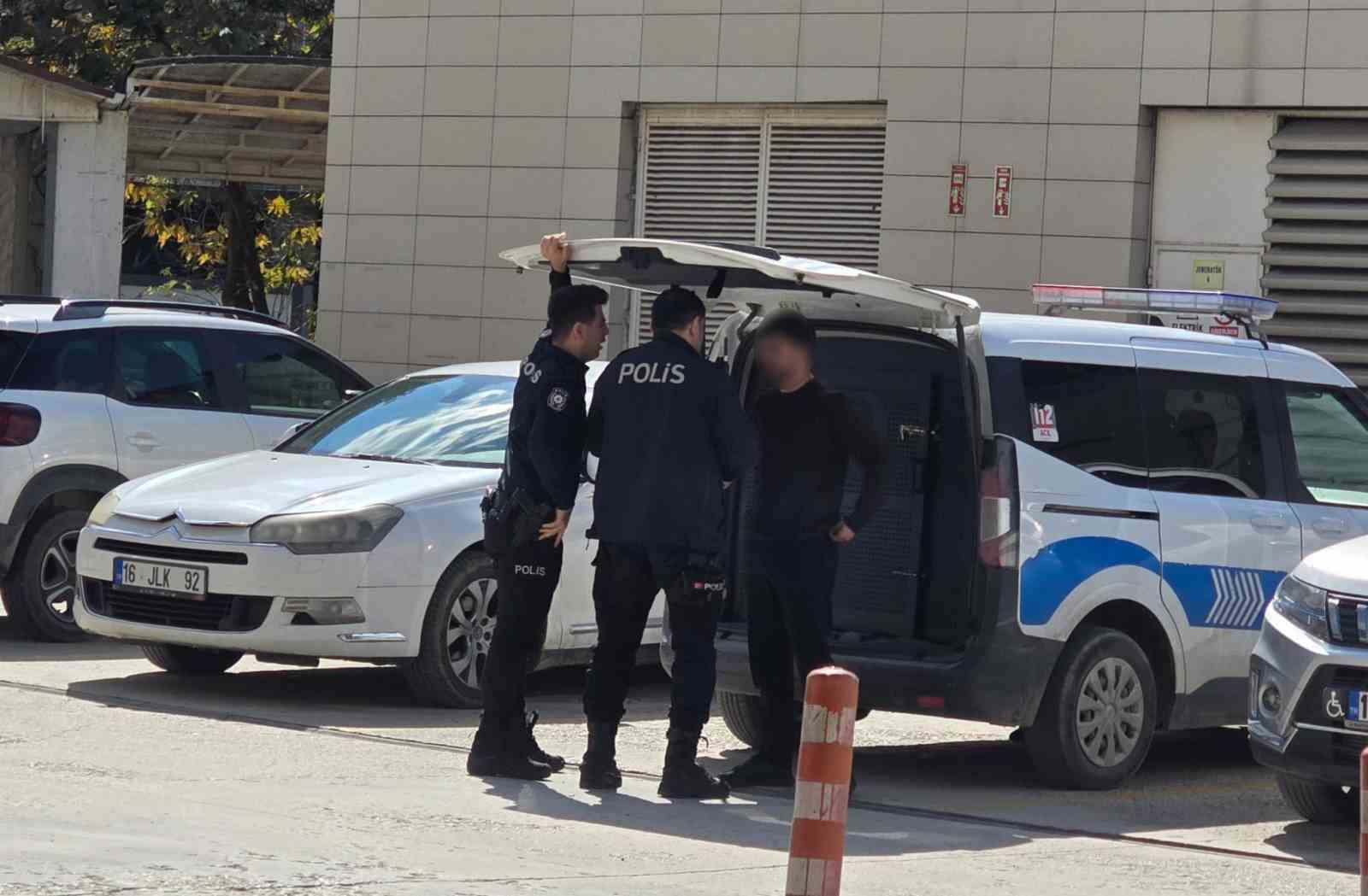OKULA SİLAHLA GİREN GENÇ PANİK YAŞATTI, GERÇEK SONRADAN ORTAYA ÇIKTI