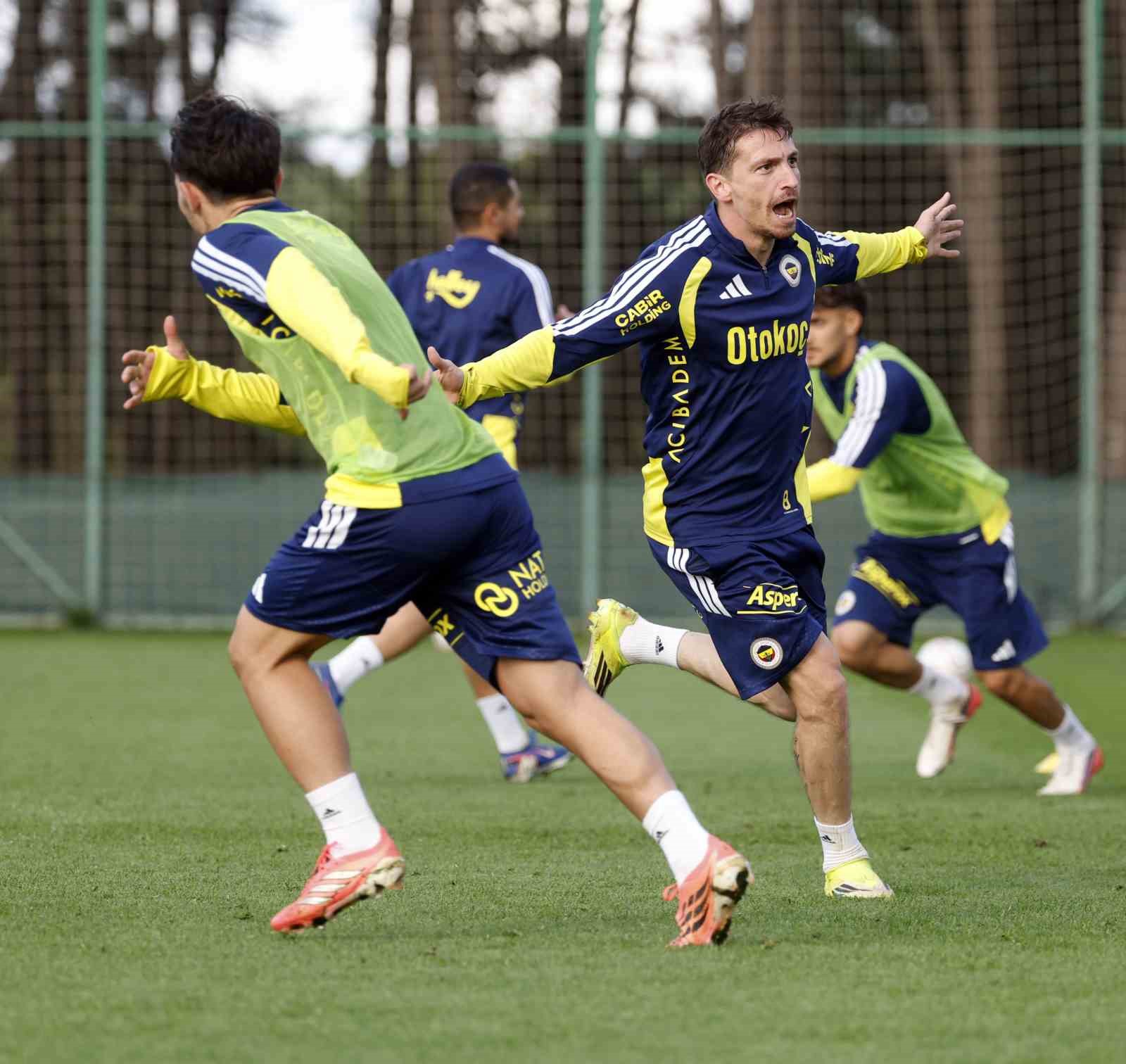 FENERBAHÇE, ÇAYKUR RİZESPOR MAÇI HAZIRLIKLARINI SÜRDÜRDÜ