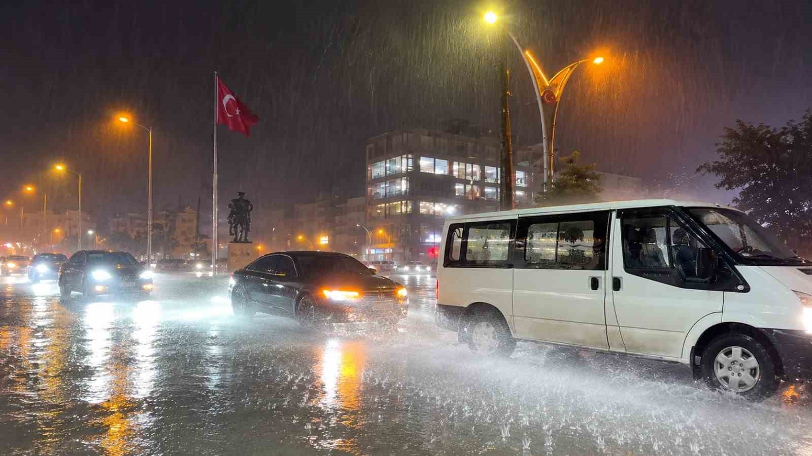 HAKKARİ’DE YAĞMUR YAĞIŞI