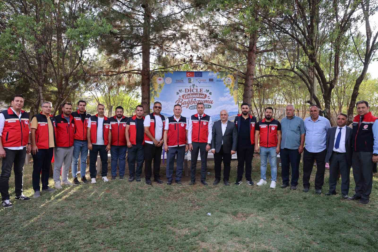 DİCLE’DE GELENEKSEL BAĞ BOZUMU ETKİNLİĞİ