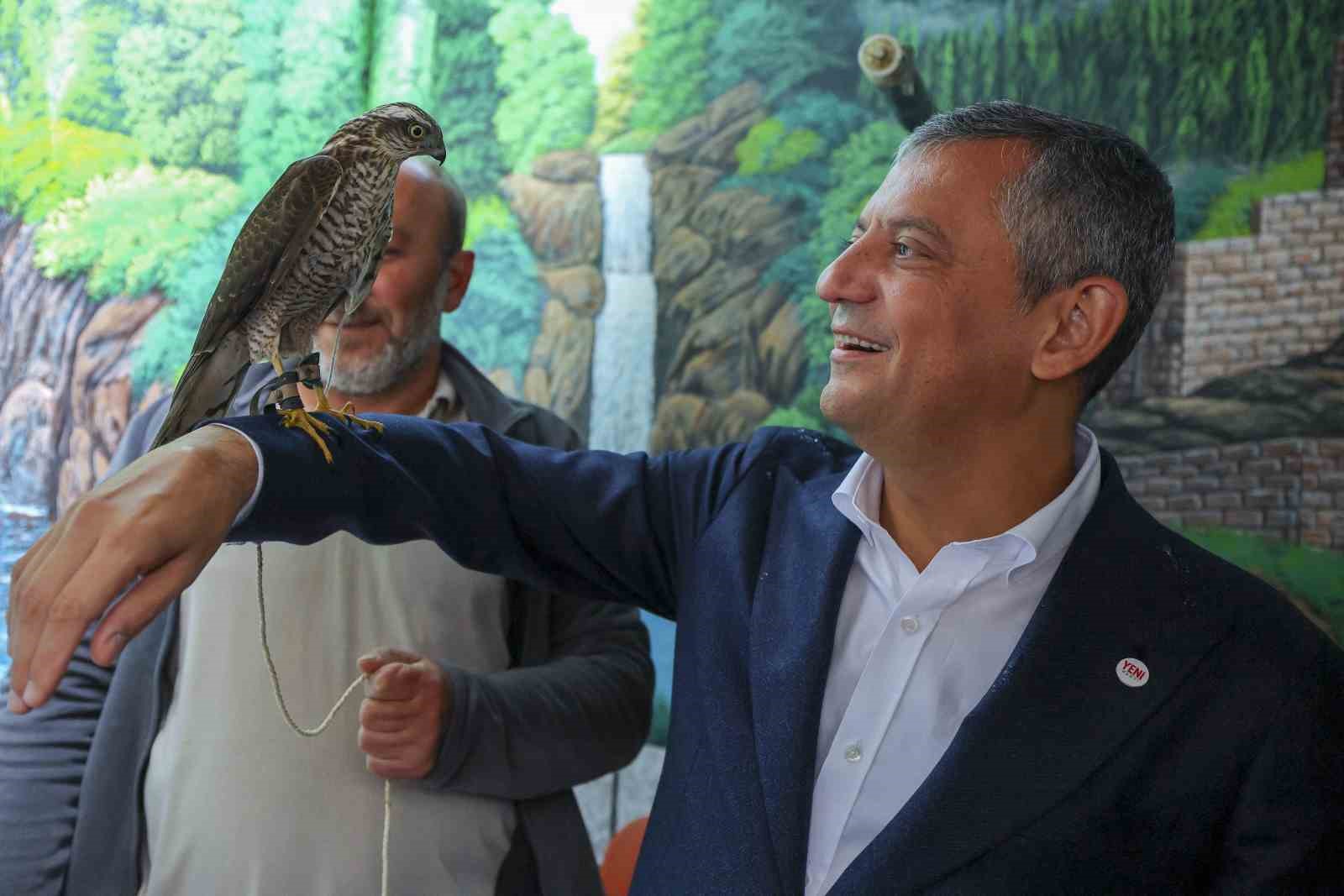 ÖZGÜR ÖZEL, SEL VE HEYELAN BÖLGESİNDE ESNAFI ZİYARET ETTİ
