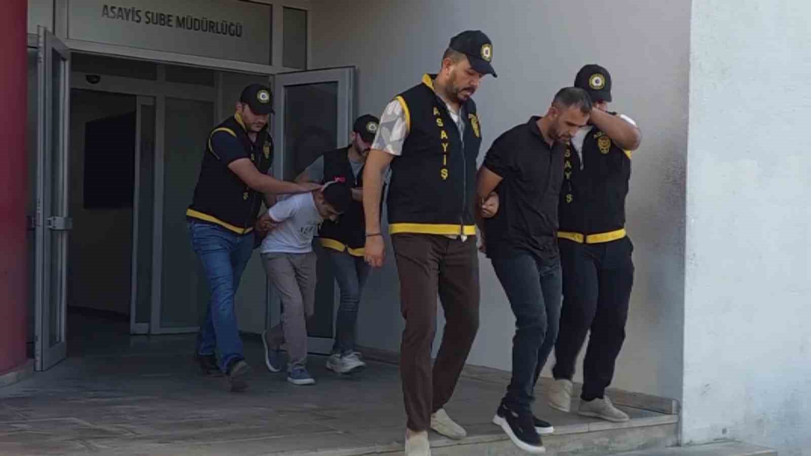 ADANA’DA 25 YILA KADAR HAPİS CEZASIYLA ARANAN HÜKÜMLÜLER ŞAFAK OPERASYONUYLA YAKALANDI