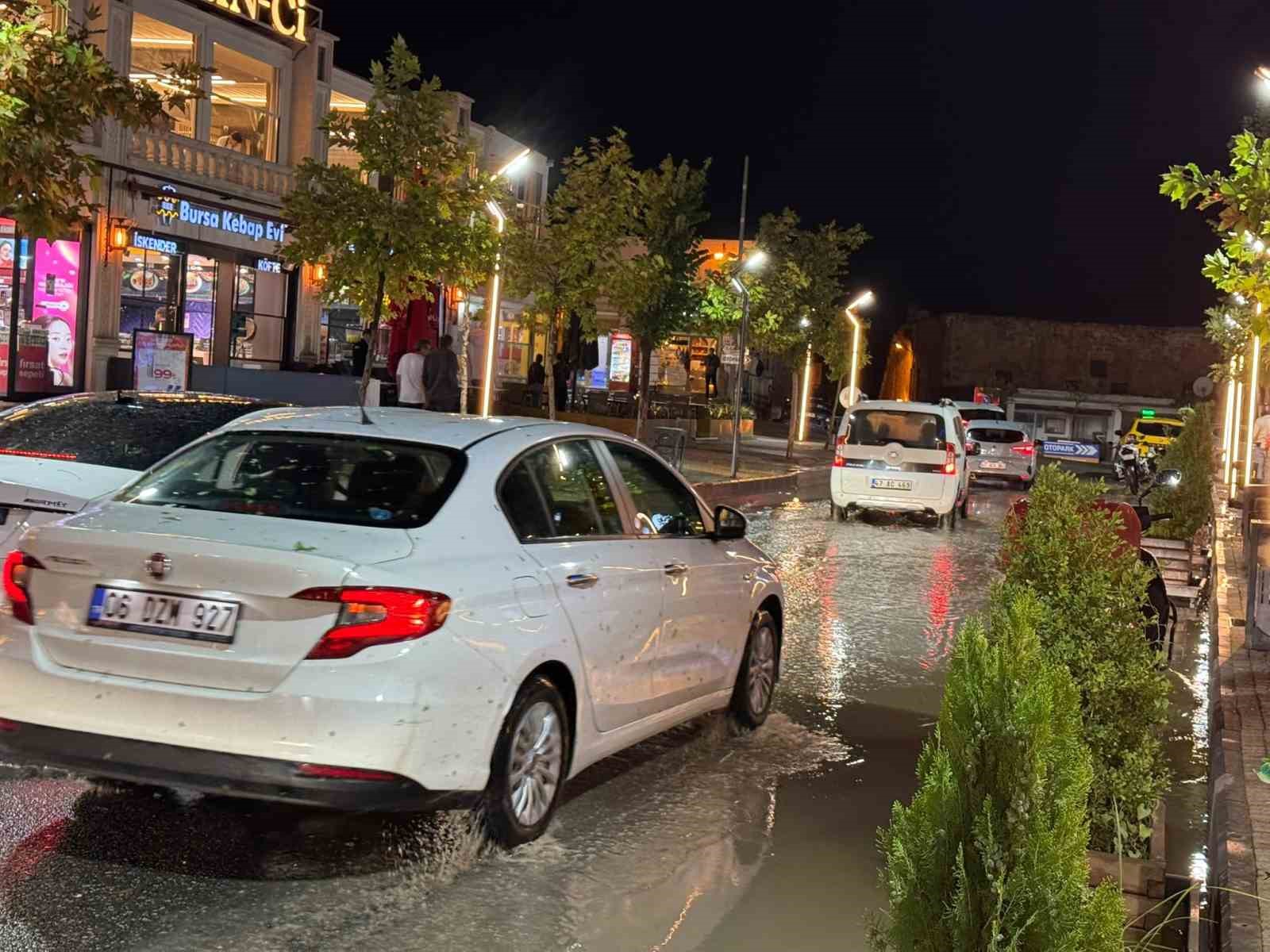 MARDİN’DE SAĞANAK VE DOLU ETKİLİ OLDU