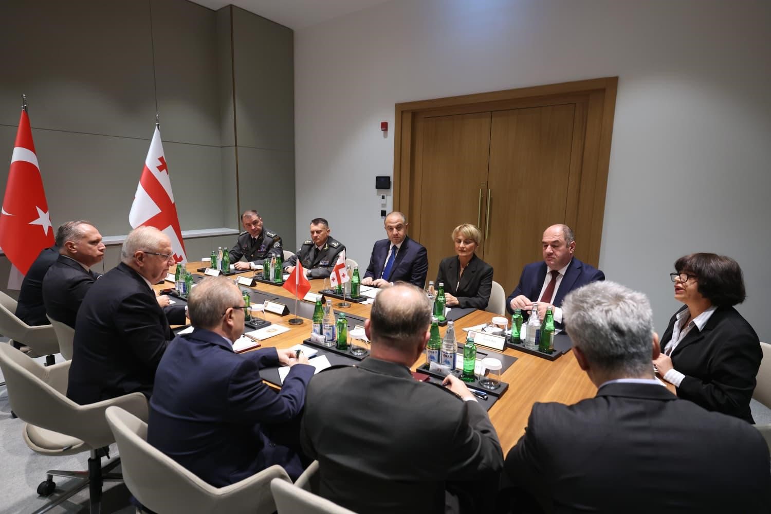 BAKAN GÜLER, AZERBAYCANLI VE GÜRCİSTANLI MEVKİDAŞLARIYLA BİR ARAYA GELDİ