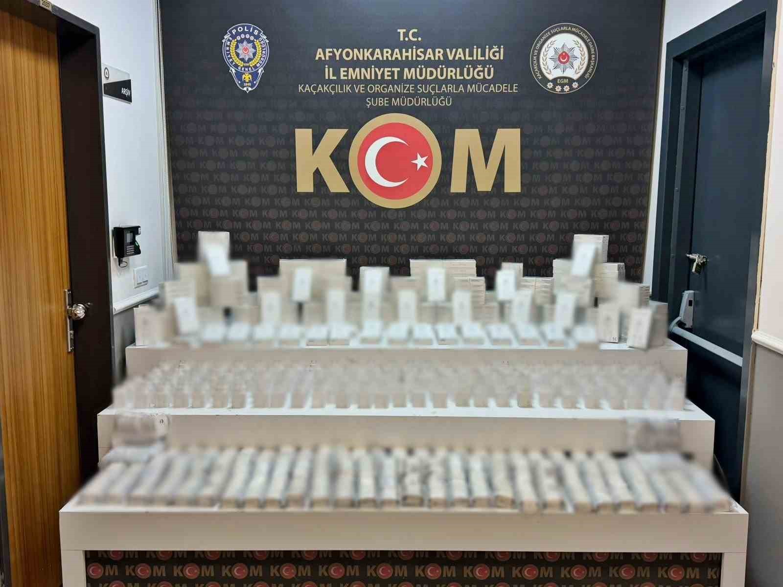 POLİS KAÇAK CEP TELEFONU AKSESUARLARI ELE GEÇİRDİ