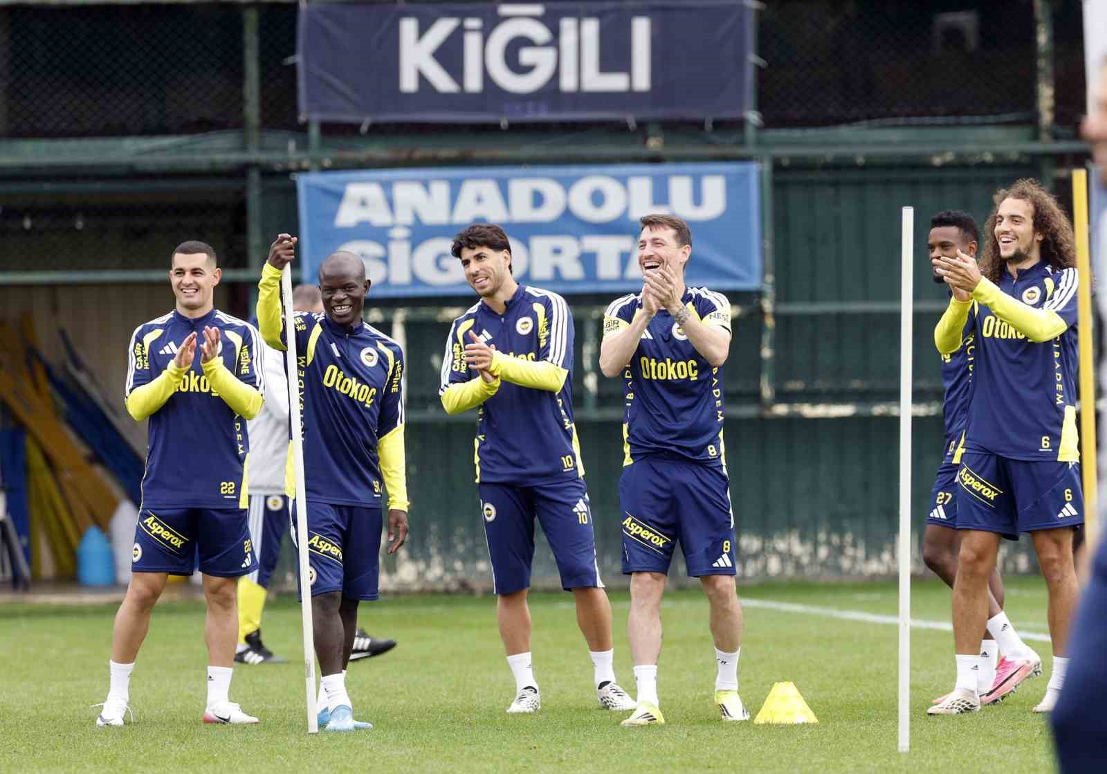 FENERBAHÇE, ÇAYKUR RİZESPOR MAÇI HAZIRLIKLARINA DEVAM ETTİ