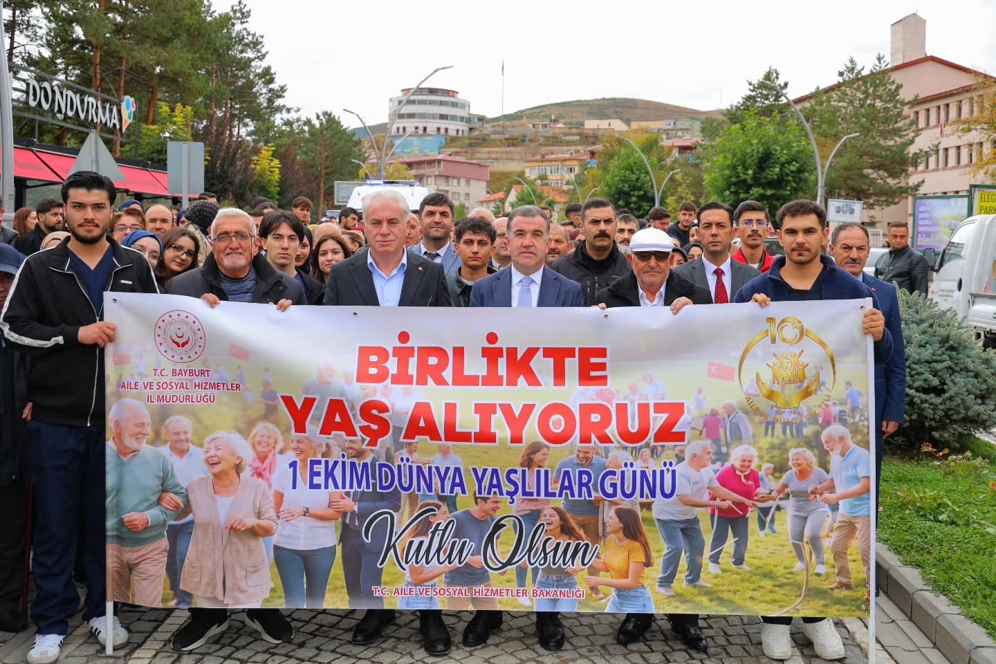 BAYBURT’TA ’DÜNYA YAŞLILAR GÜNÜ’ DOLAYISIYLA YÜRÜYÜŞ VE SPOR ETKİNLİKLERİ DÜZENLENDİ