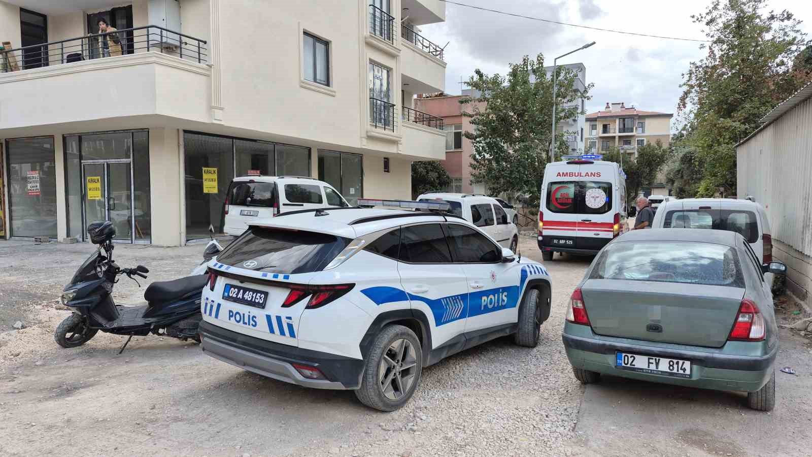 KARDEŞLER ARASINDAKİ TARTIŞMA BIÇAKLI KAVGAYA DÖNÜŞTÜ: 1 YARALI