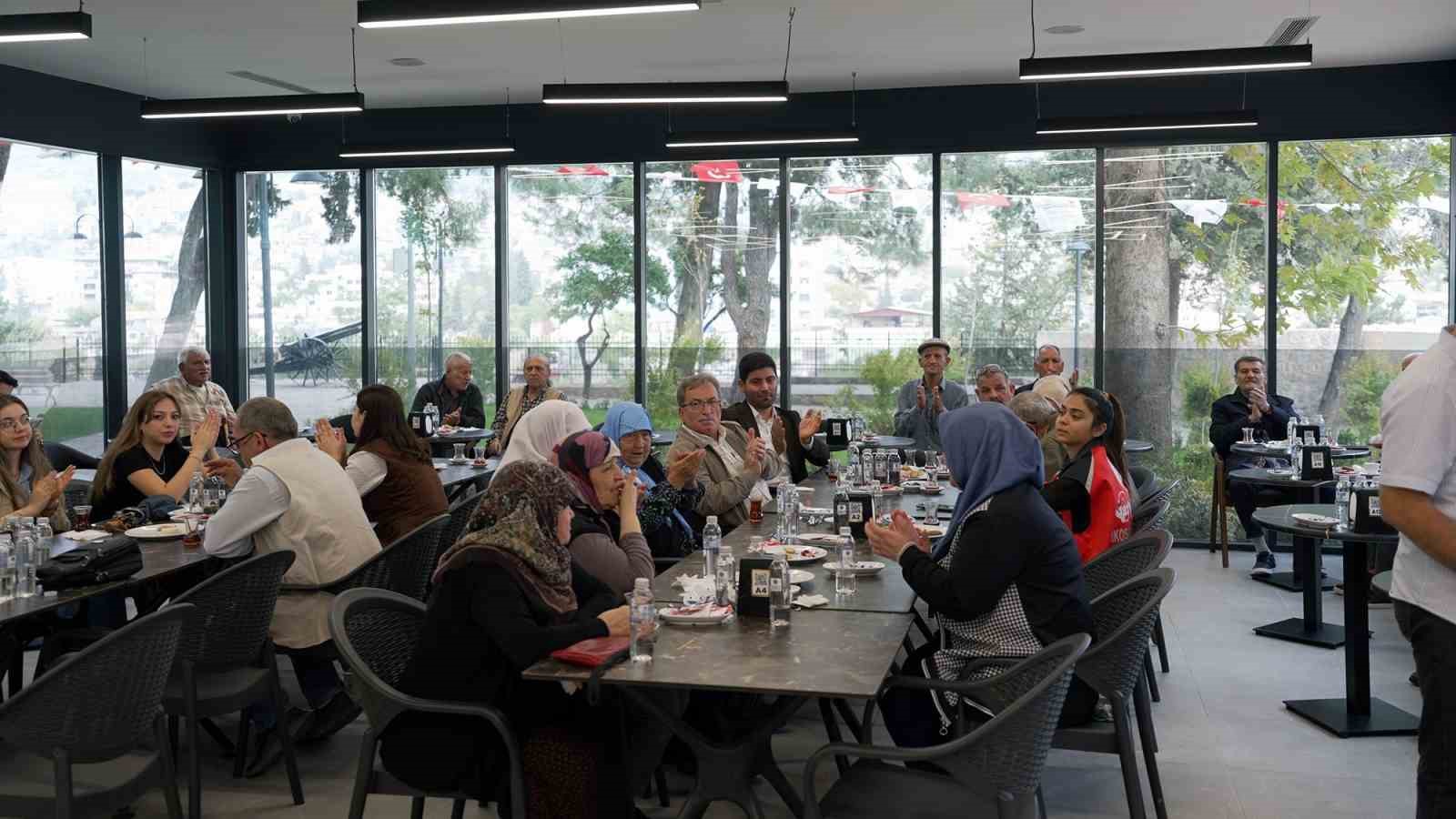 KAHRAMANMARAŞ’TA YAŞLILARA SAZLI SÖZLÜ EĞLENCE