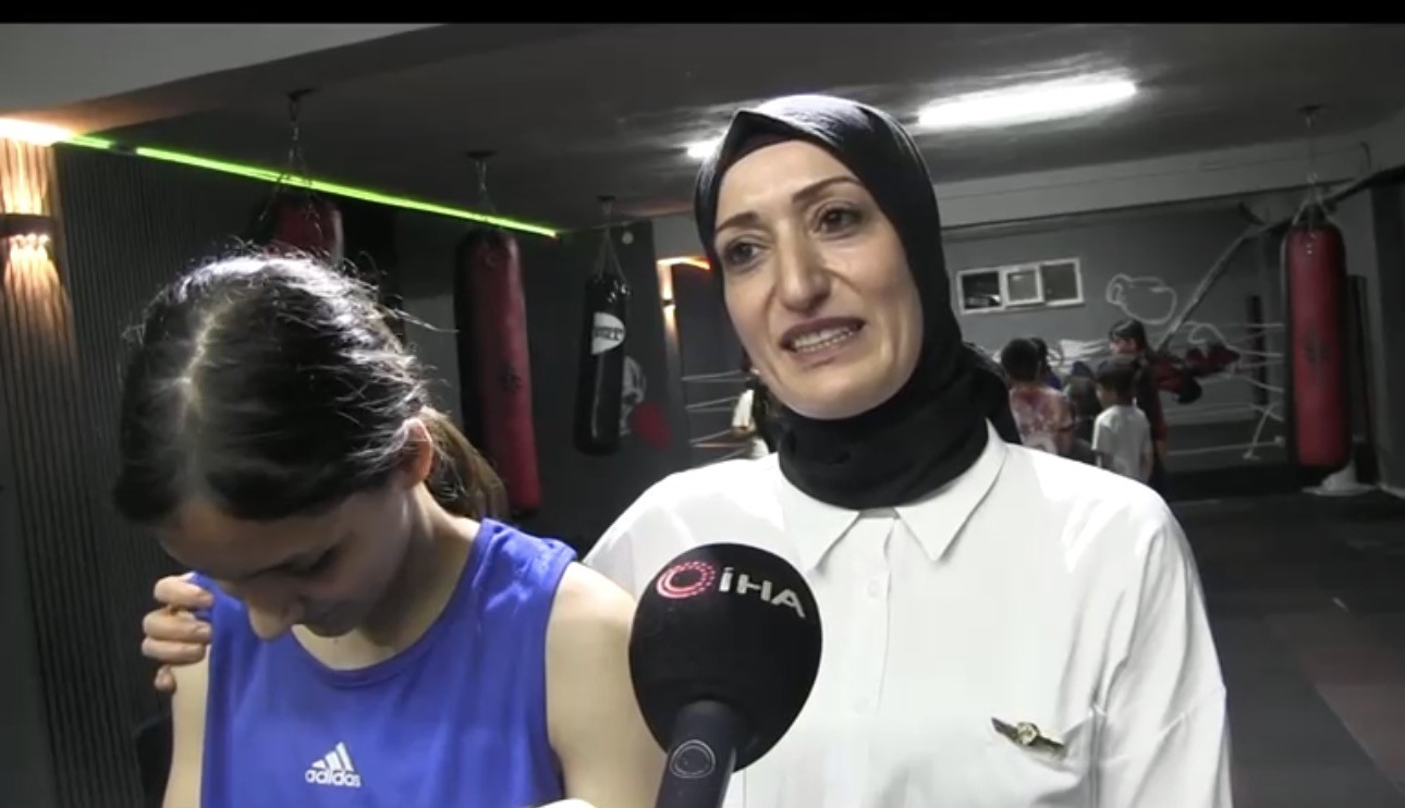 SİİRTLİ GENÇ BOKSÖR HİRANUR YILDIZ, AVRUPA ŞAMPİYONLUĞU İÇİN RİNGE ÇIKACAK