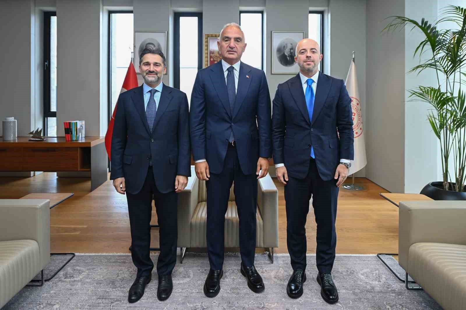 BAKAN ERSOY İLE THY YÖNETİM KURULU BAŞKANI ŞEKER BİR ARAYA GELDİ