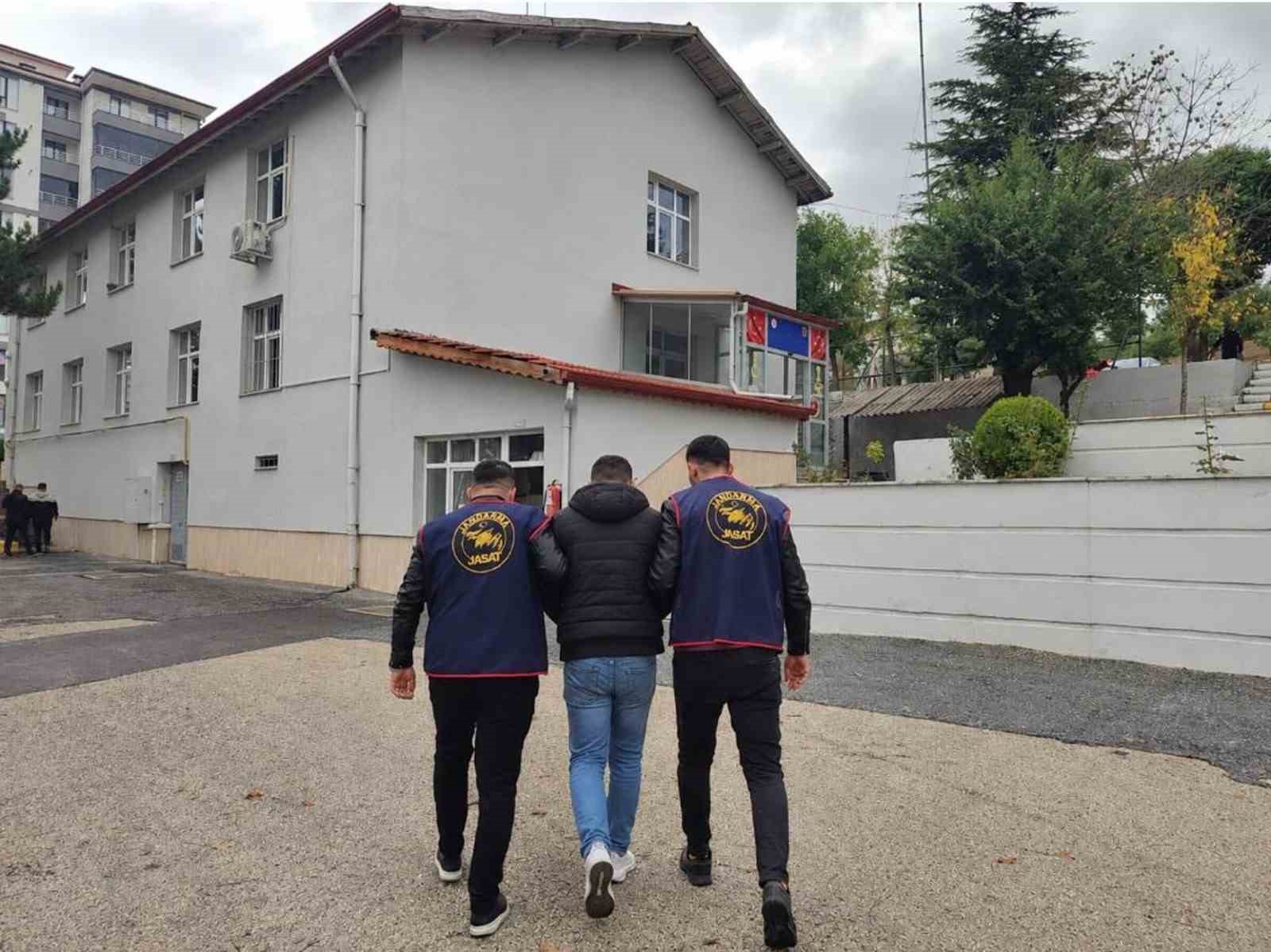 10 YIL HAPİS CEZASI BULUNAN FİRARİ HÜKÜMLÜ YAKALANDI