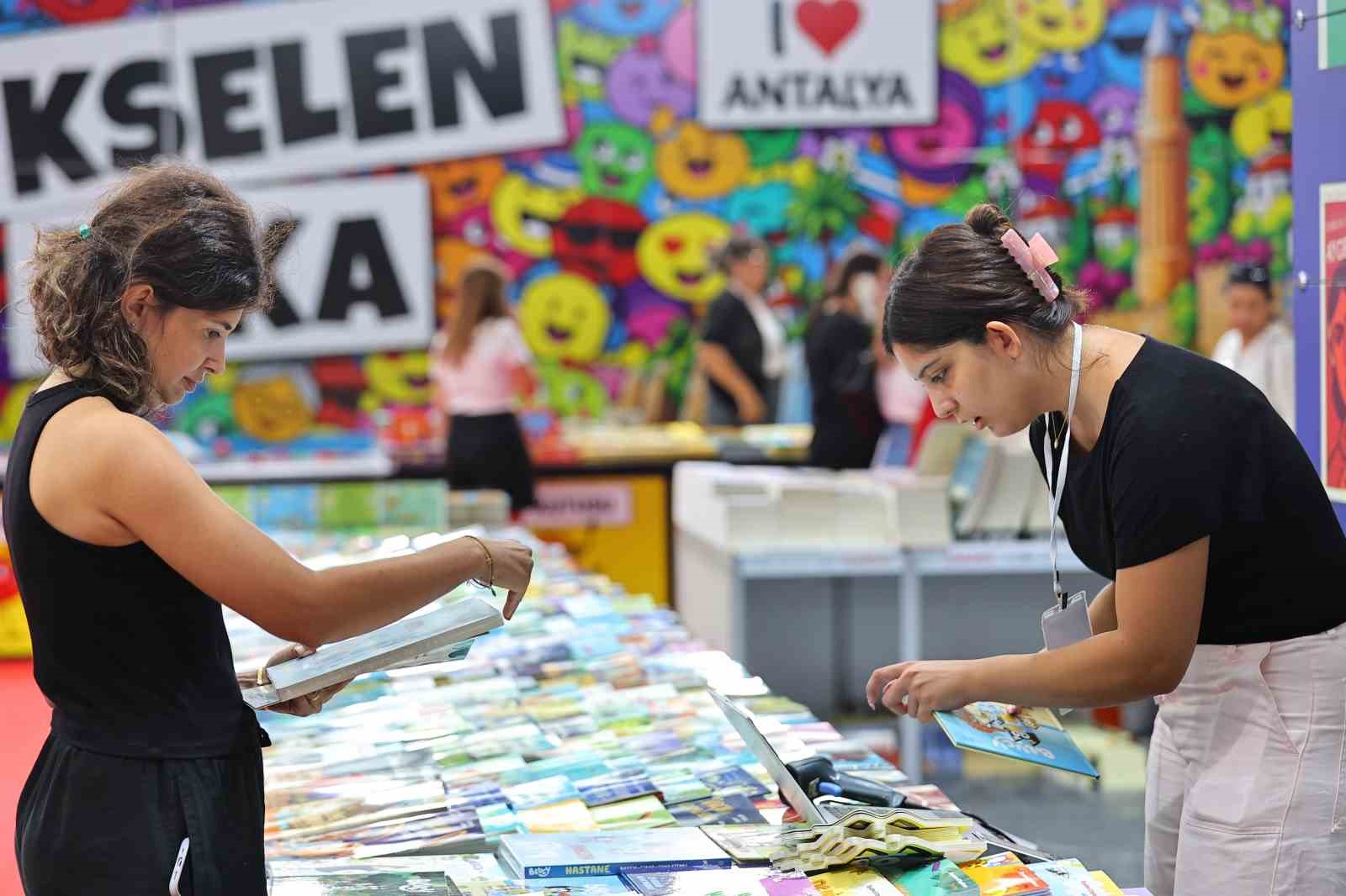 16. ANTALYA KİTAP FUARI KAPILARINI AÇTI