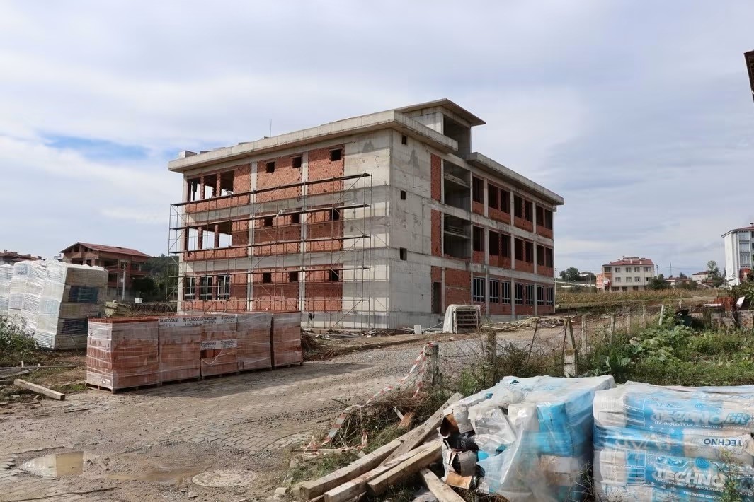 KAVAK’A 16 DERSLİKLİ ORTAOKUL