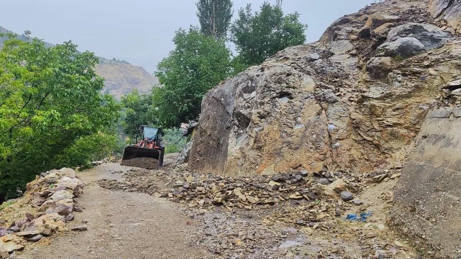 SASON’DA HEYELAN VE TAŞ DÜŞMELERİ NEDENİYLE KAPANAN KÖY YOLLARI ULAŞIMA AÇILDI