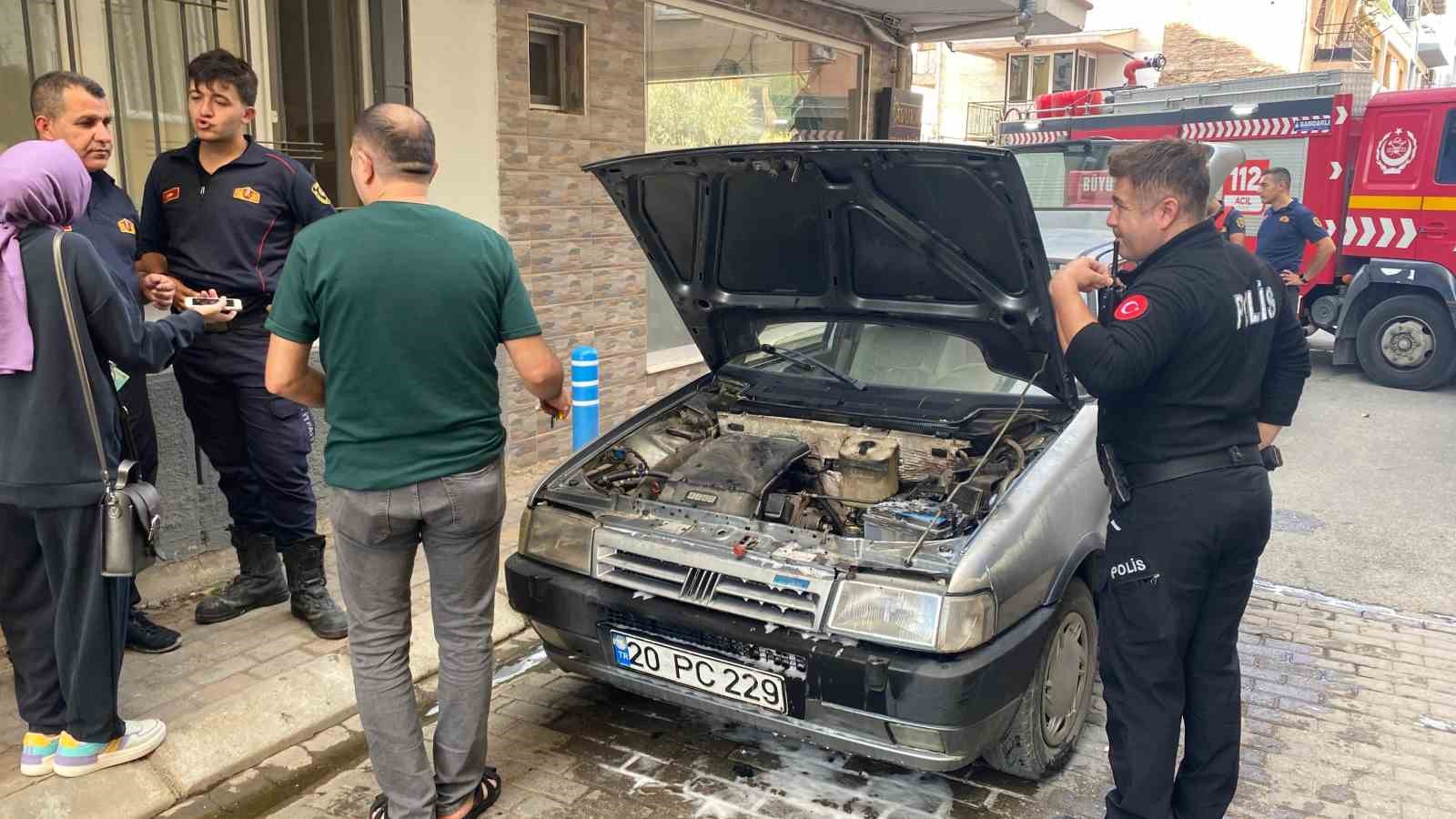 SEYİR HALİNDEKİ OTOMOBİLDE ÇIKAN YANGIN PANİĞE NEDEN OLDU