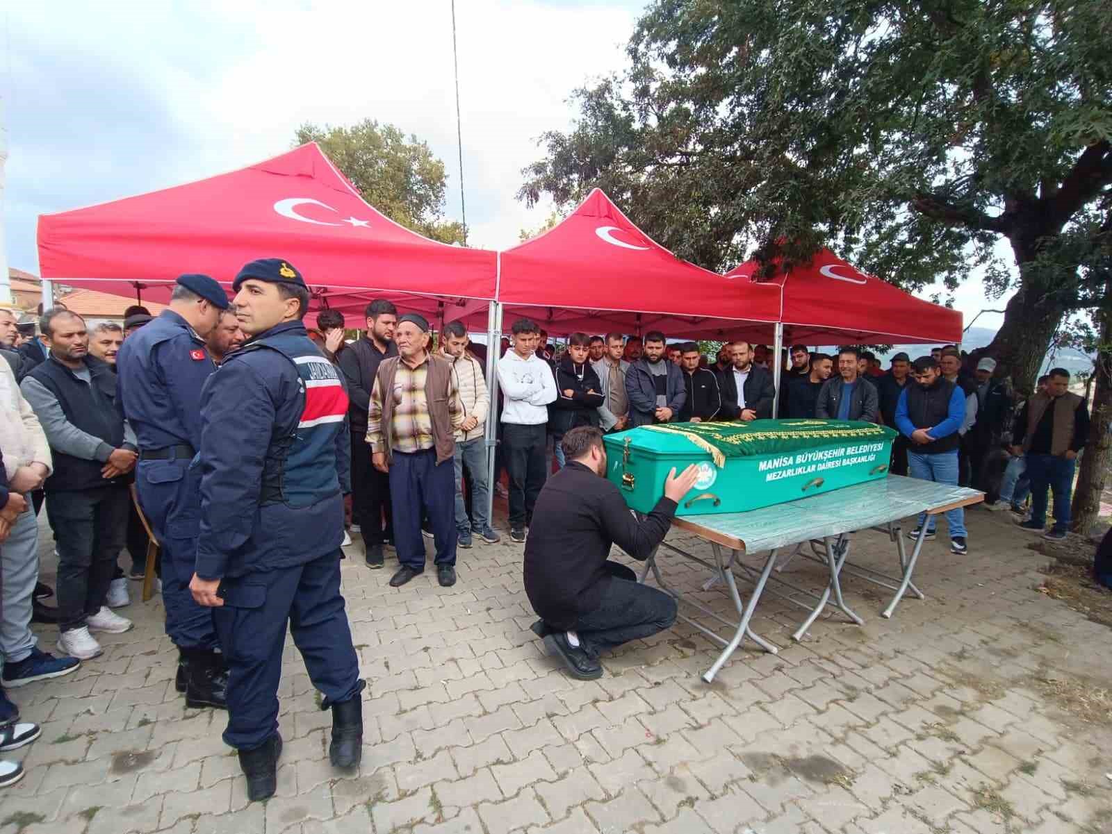 SOMA’DA MADENDEKİ GÖÇÜKTE HAYATINI KAYBEDEN RAMAZAN İNCE SON YOLCULUĞUNA UĞURLANDI
