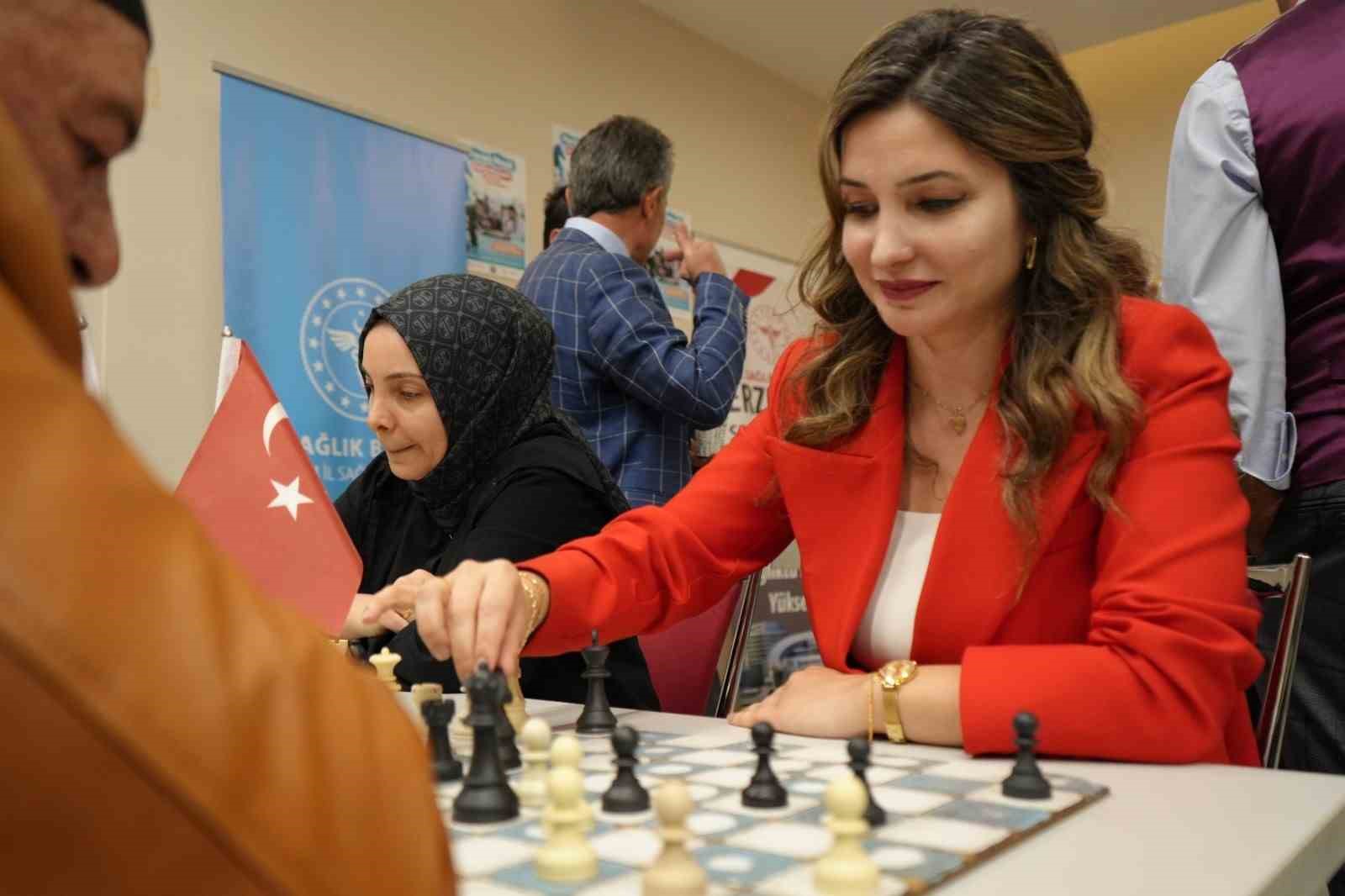 ERZURUM’DA KUŞAKLAR SATRANÇ TURNUVASINDA BULUŞTU
