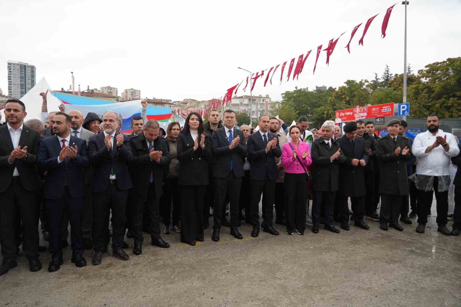 NİĞDE’DE 6. GASTRONOMİ FESTİVALİ KORTEJ YÜRÜYÜŞÜYLE BAŞLADI