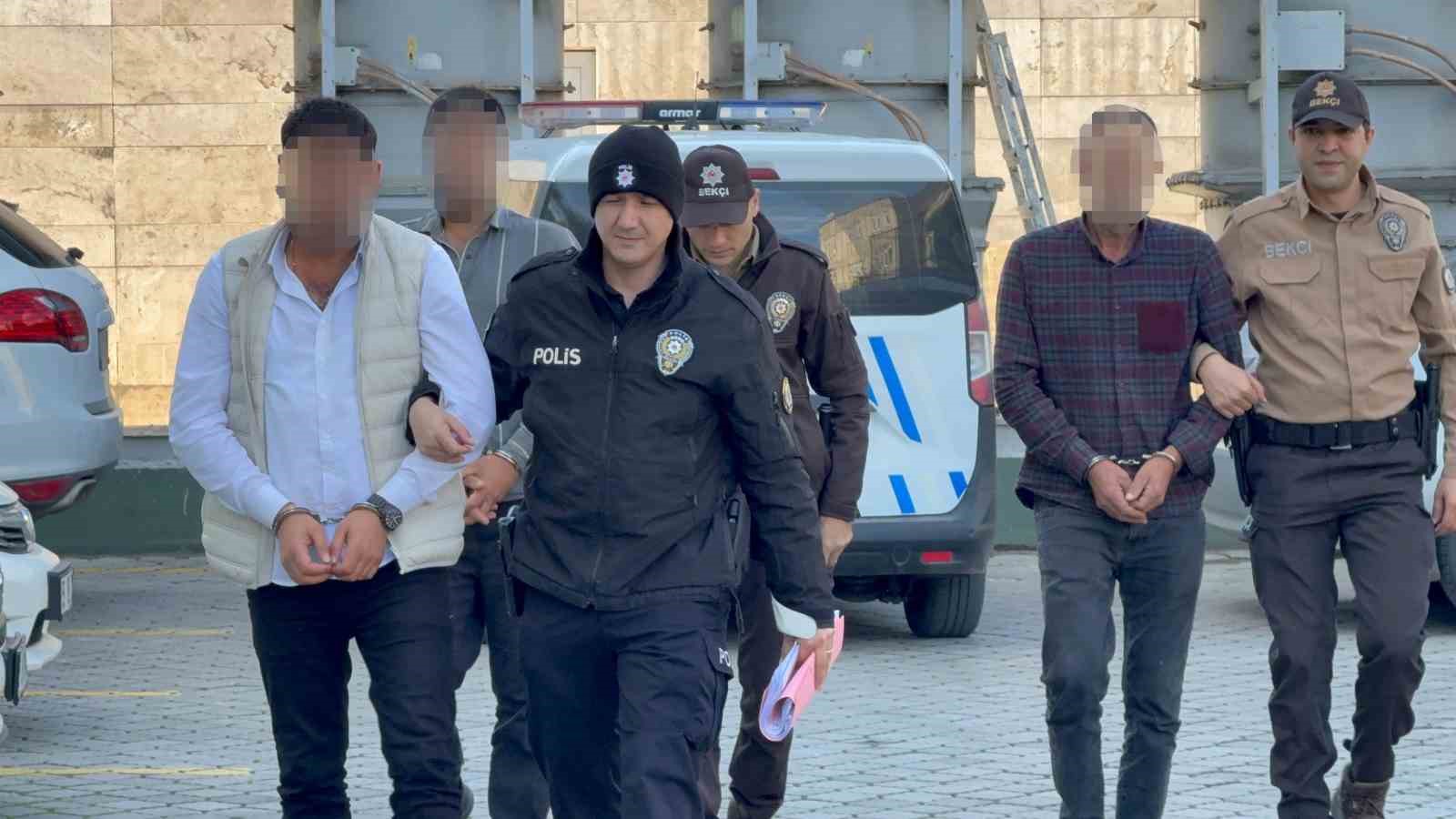 POLİSLERE DİRENEN 3 ŞÜPHELİ ADLİ KONTROLLE SERBEST