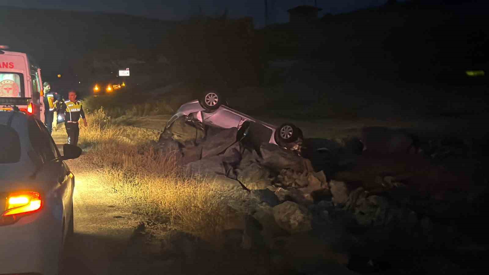 ANKARA’DA SÜRÜCÜ TAKLA ATAN OTOMOBİLDEN BURNU KANAMADAN SAĞ ÇIKTI