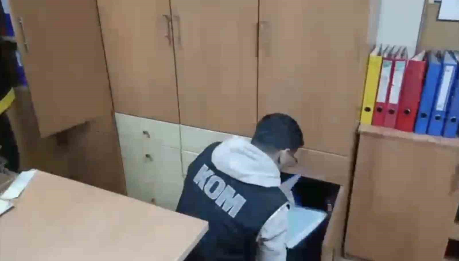 SAHTE BELGELERLE 31 MİLYAR LİRALIK USULSÜZLÜK: 31 KİŞİ TUTUKLANDI