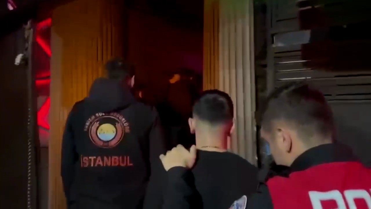BEYOĞLU’NDA DİLENCİ VE HANUTÇULARA YÖNELİK DENETİM: 610 KİŞİNİN GBT’Sİ SORGULANDI, 11 ARANAN ŞAHIS YAKALANDI