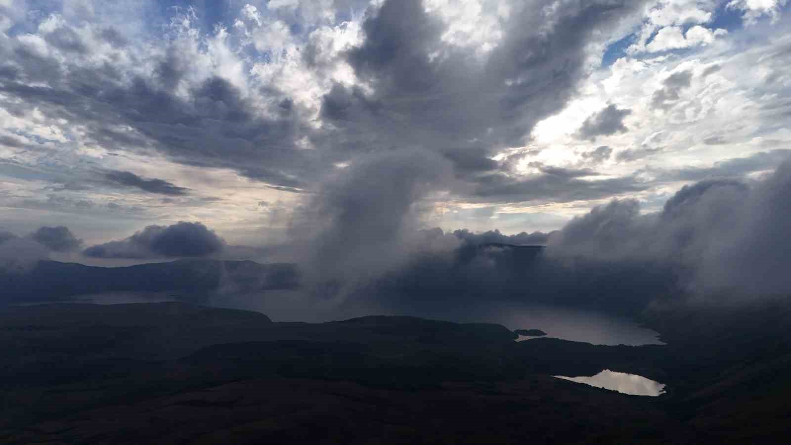NEMRUT KALDERASI MİLLİ PARKINDA BULUTLARIN DANSI
