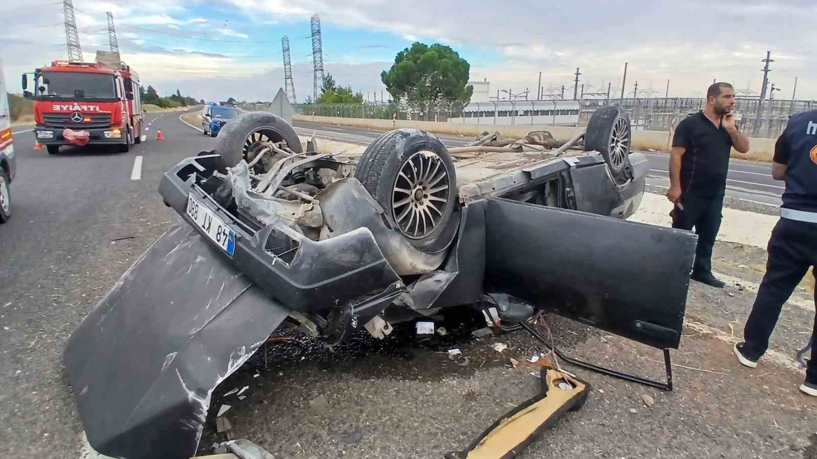 LASTİĞİ KOPAN FİAT TOFAŞ TAKLA ATTI: 5 YARALI