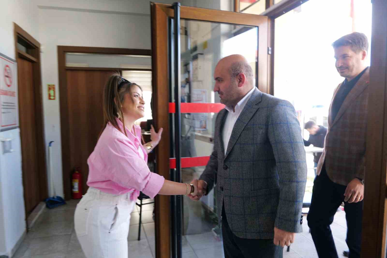 BAŞKAN ALBAYRAK’TAN MAHALLE MUHTARLARINA ZİYARET