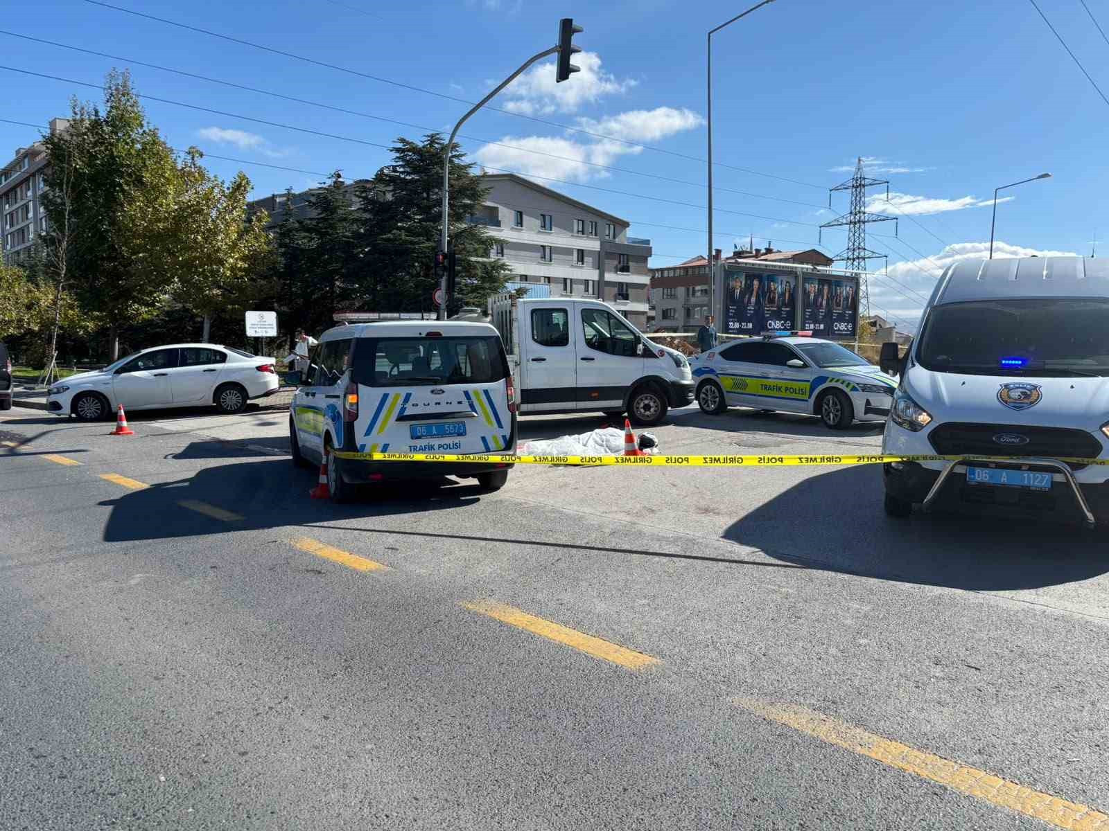 ANKARA’DA OTOMOBİLLE MOTOSİKLETİN ÇARPIŞTIĞI KAZADA 1 KİŞİ HAYATINI KAYBETTİ