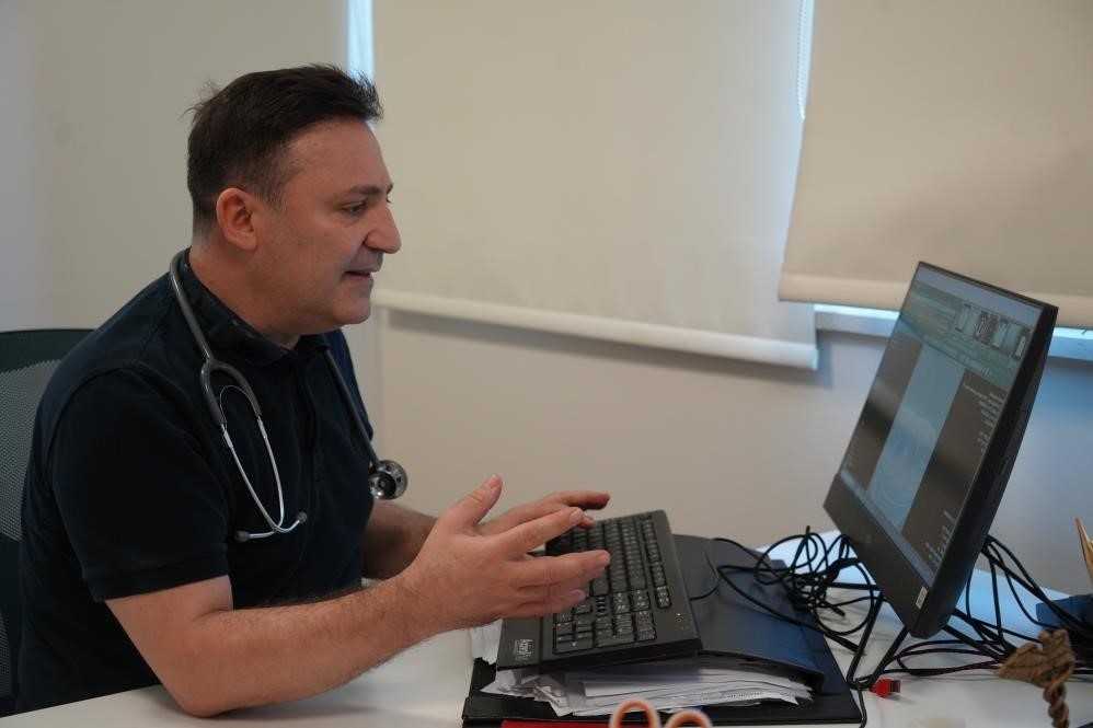 PROF. DR. ÖZKAYA: "TÜRKİYE’DE KİŞİ BAŞINA SAĞLIK BAŞVURUSU 13,2’YE YÜKSELDİ"