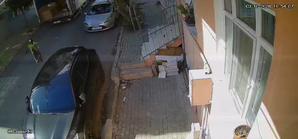 AVCILAR’DA FECİ KAZA, KAMYONETİN ALTINDA KALAN KADIN HAYATINI KAYBETTİ
