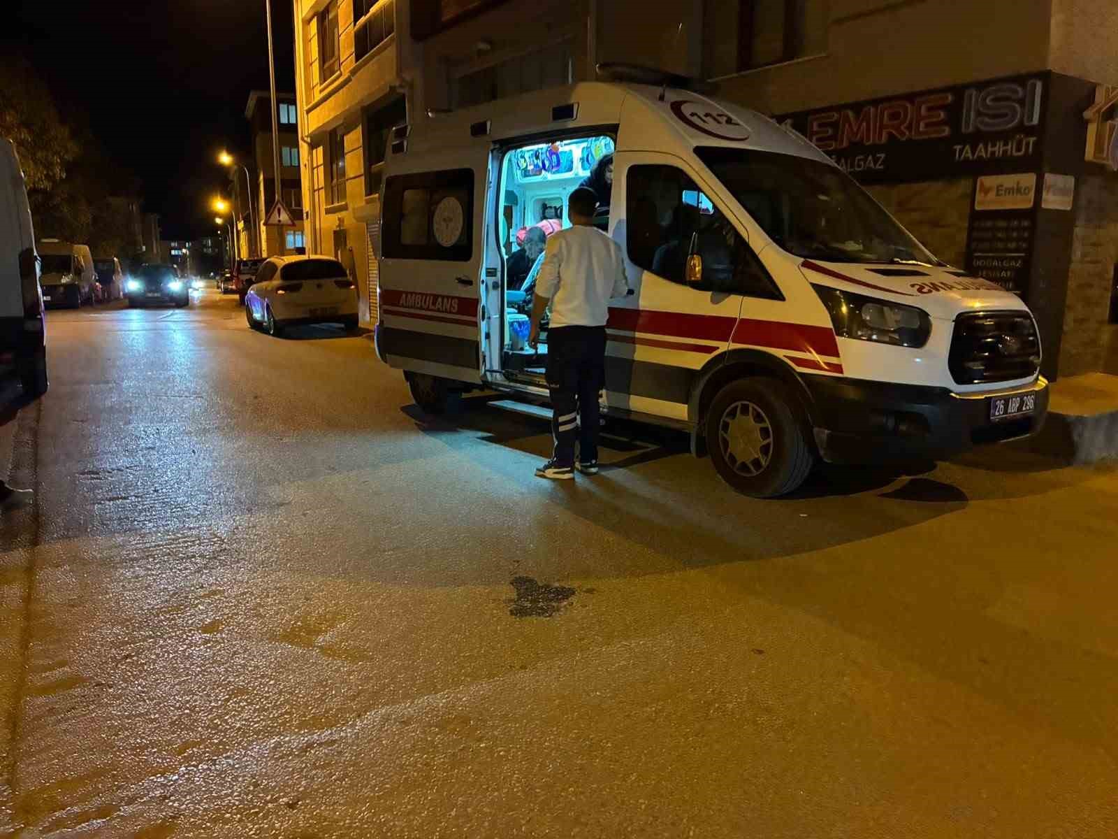 ESKİŞEHİR’DE OTOMOBİLE YANDAN ÇARPAN MOTOSİKLETLİ YARALANDI