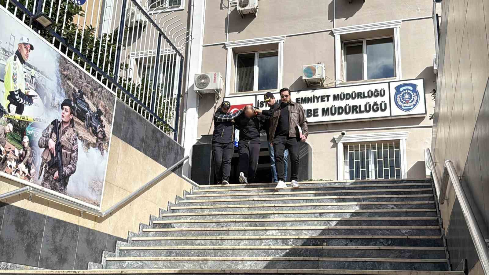 İŞLEDİĞİ SUÇLARDAN 30 YIL KESİNLEŞMİŞ HAPİS CEZASI BULUNAN VE 9 YILI AŞKIN SÜREDİR ARANAN ŞÜPHELİ GAZİOSMANPAŞA’DA YAKALANDI