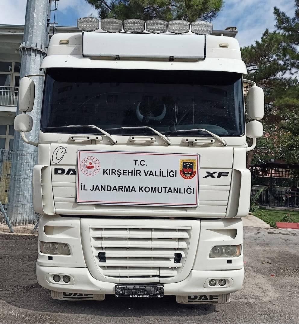 ŞASESİ DEĞİŞTİRİLMİŞ TIR YOL KONTROLÜNDE YAKALANDI