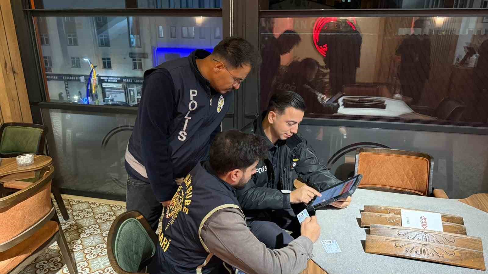 HAKKARİ’DE ASAYİŞ UYGULAMASI: ARANAN 7 ŞAHIS YAKALANDI