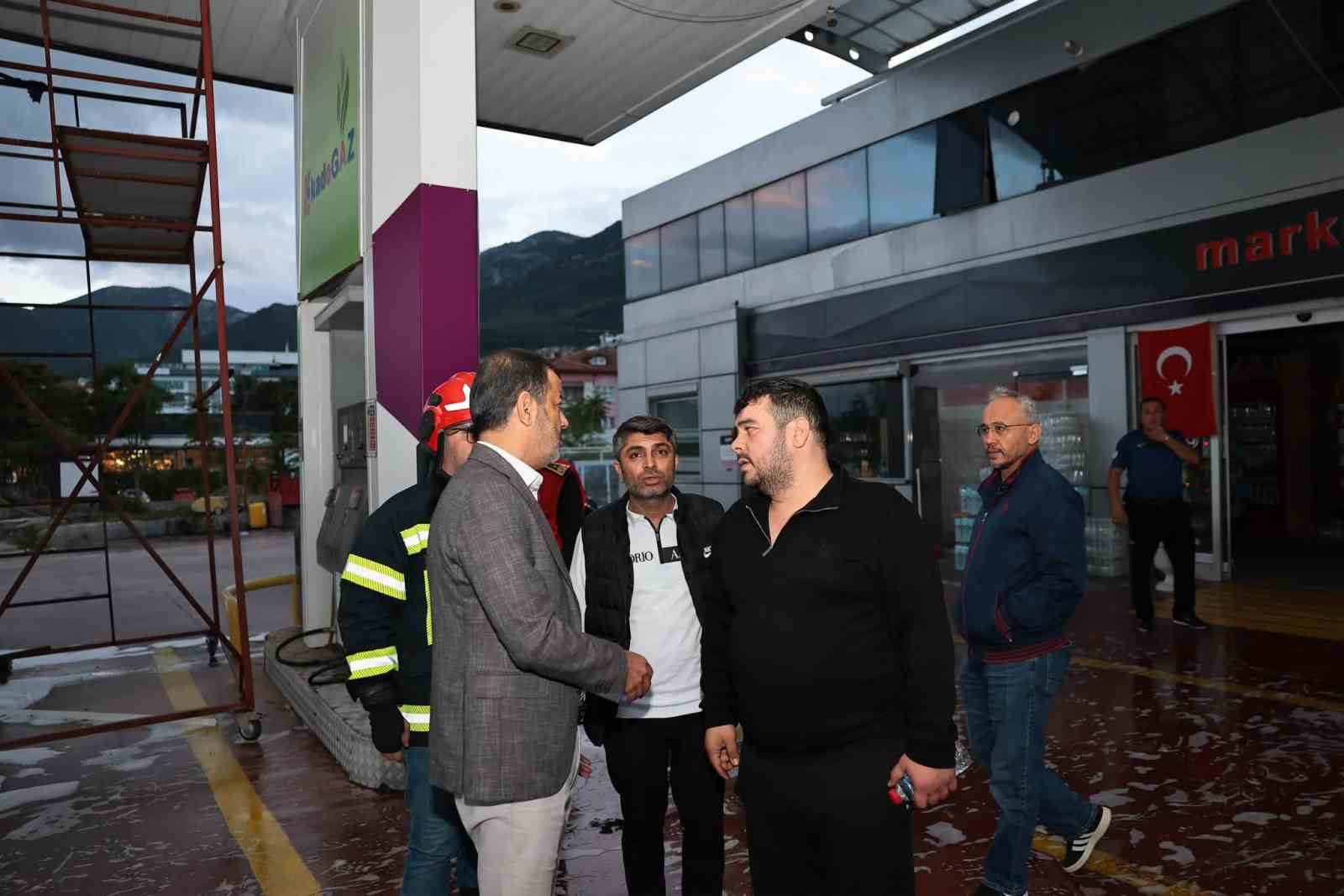BAŞKAN ÇAVUŞOĞLU YANGININ ARDINDAN İŞLETME SAHİPLERİ VE ÇALIŞANLARI ZİYARET ETTİ