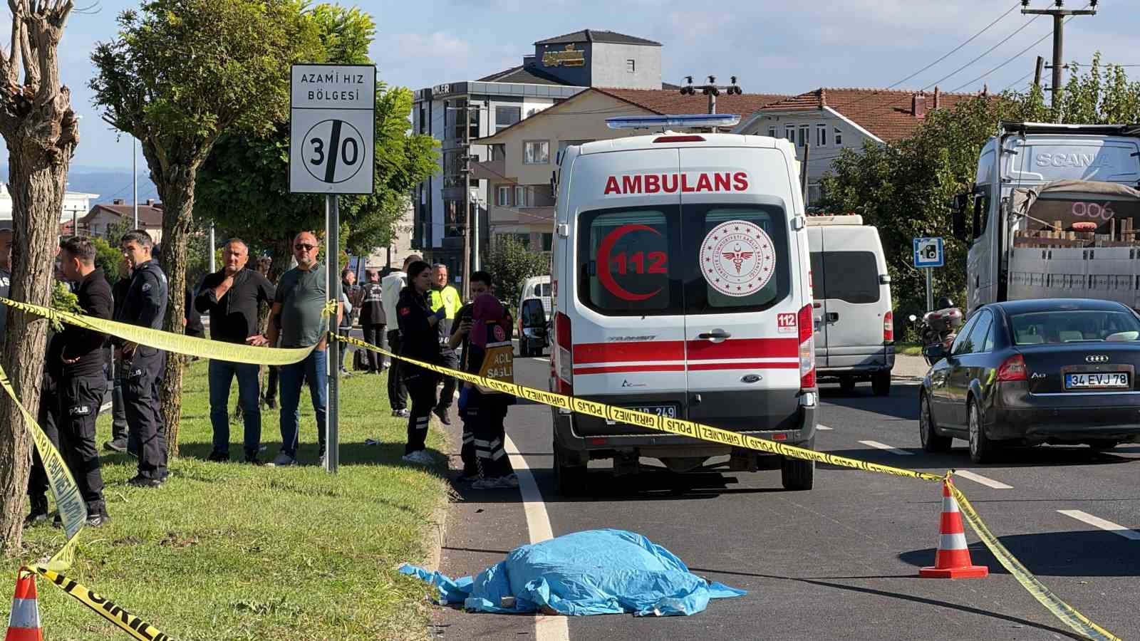 DÜZCE’DE MOTOSİKLET YAYAYA ÇARPTI: 1 ÖLÜ, 1 AĞIR YARALI